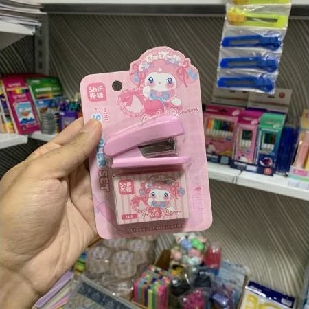 منگنه دوخت فانتزی همراه یک بسته سوزن